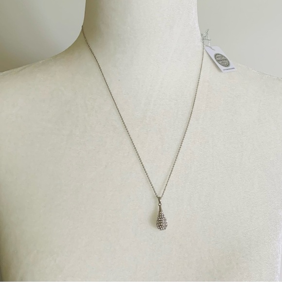 Nic & Syd crystal teardrop necklace 🇨🇦 - Picture 4 of 5